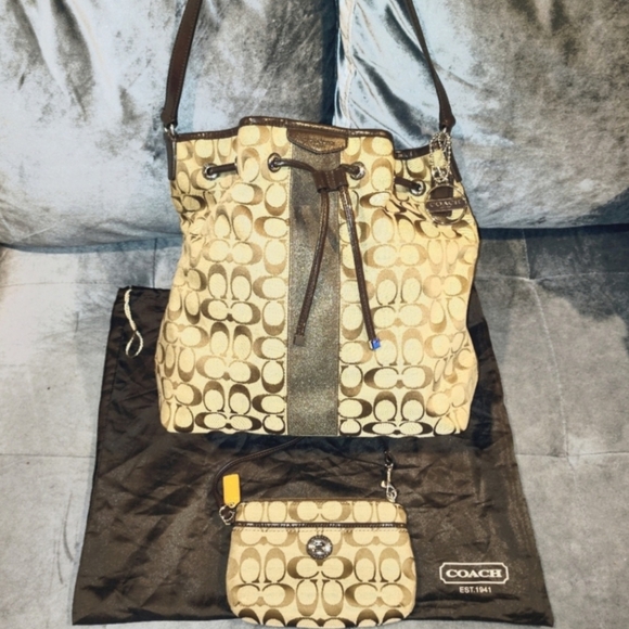 NWOT COACH BUNDLE SIGNATURE MONOGRAM SHOULDER BAG & MATCHING WRISTLET & DUSTBAG - Picture 3 of 14